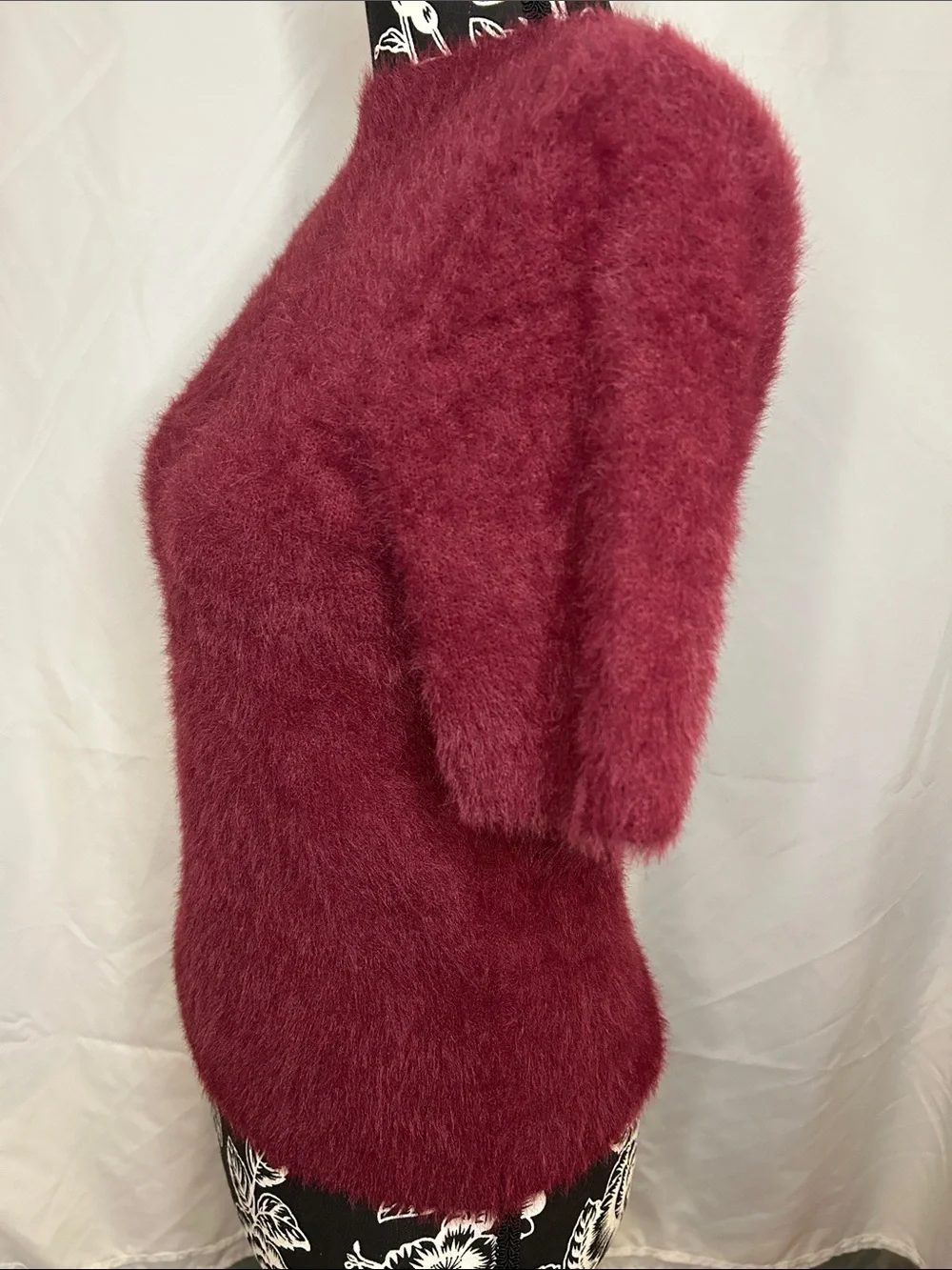 Kensie Soft Maroon Short Sleeve Crew Neck Fuzzy Sweater Small S